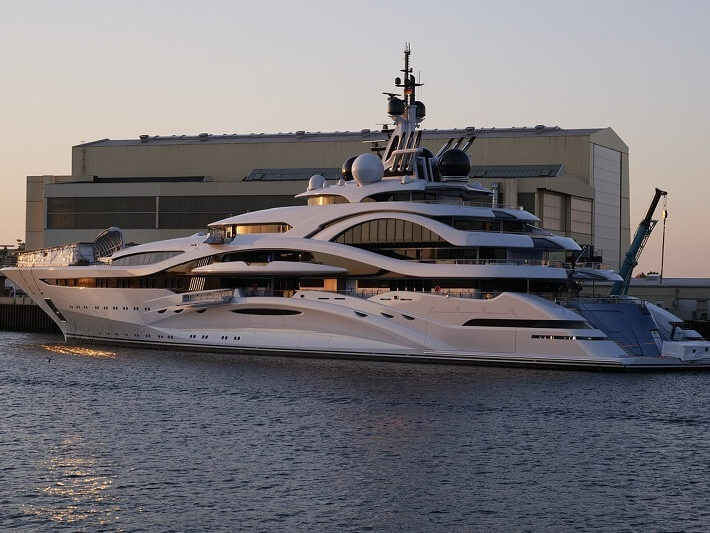 como alquilar un yate de lujo