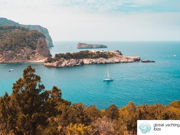 isla rocosa de es vedra en ibiza