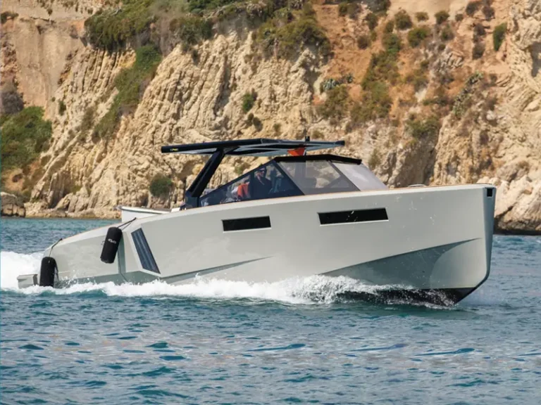Evo Yachts R4 XT